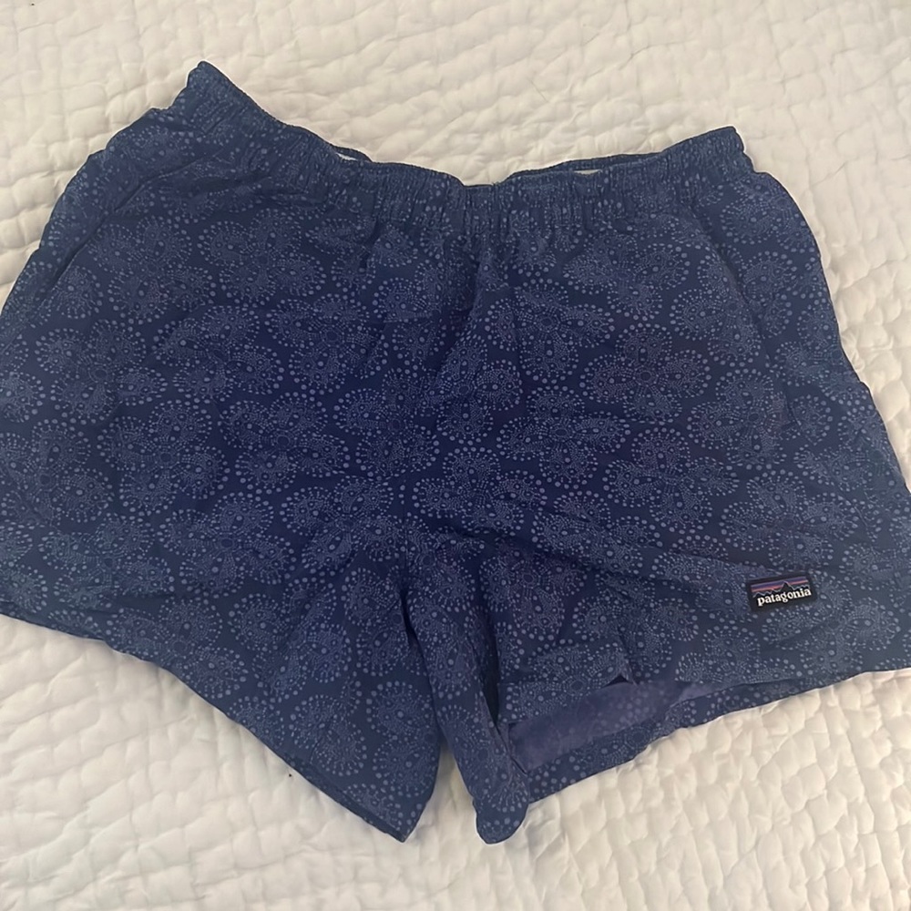 Patagonia women’s baggies size small. Rare pattern!